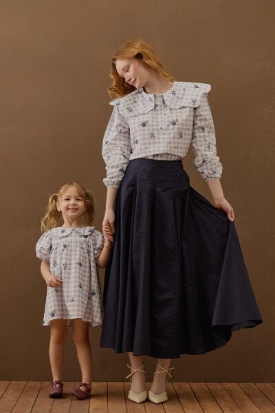 Mavi Çiçek Pötikare Gömlek & Lacivert Koton Parçalı Etek & Mavi Çiçek Pötikare Bebe Yaka Çocuk Elbise Takım