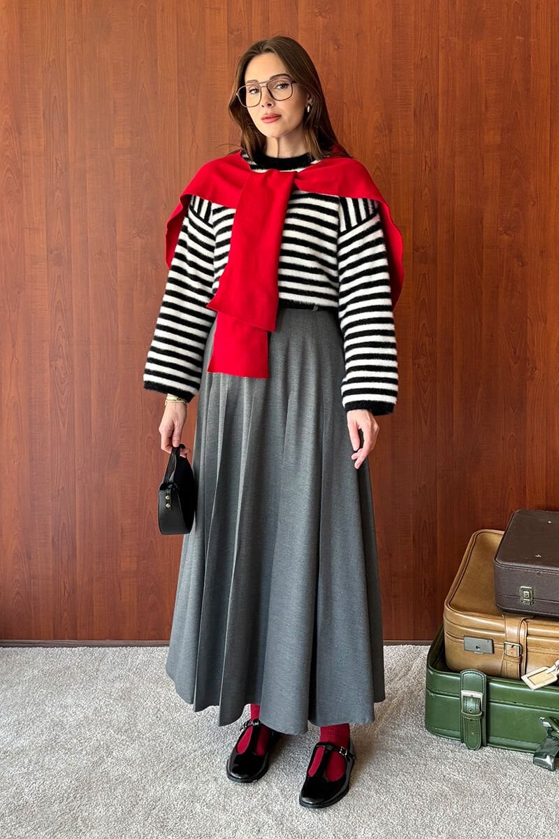 Siyah Çizgili Peluş Kazak &  Antrasit Poliviskon Kolej Etek Takım