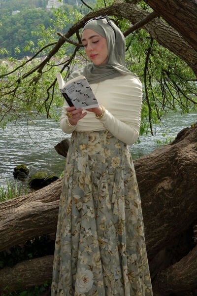 Çağla Oysho Büzgü Detaylı Bluz & Haki Gül Desenli Parçalı Etek Takım