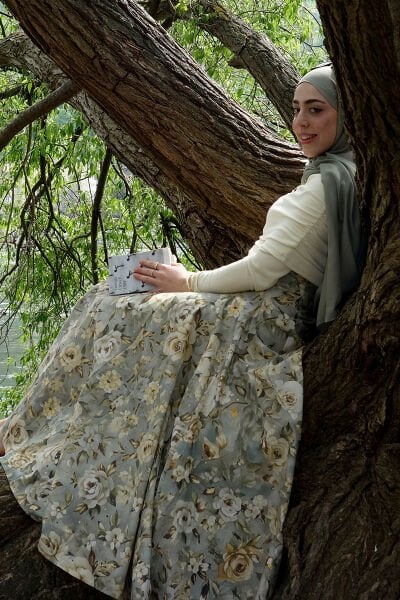 Çağla Oysho Büzgü Detaylı Bluz & Haki Gül Desenli Parçalı Etek Takım