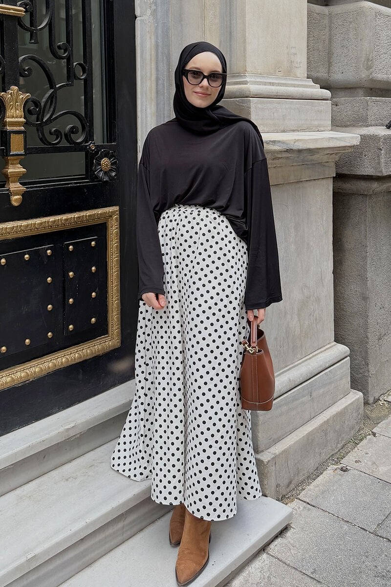 Siyah Jarse Bluz & Beyaz Siyah Puantiyeli Keten Kloş Etek Takım