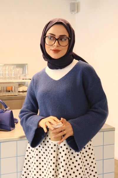 Mavi V Yaka Triko Kazak