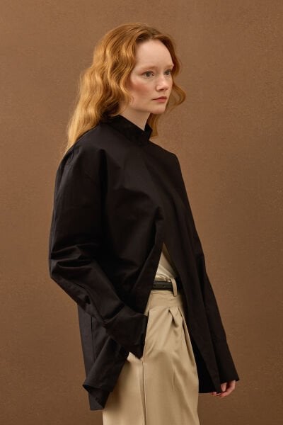 Siyah Ön Yırtmaçlı Gömlek