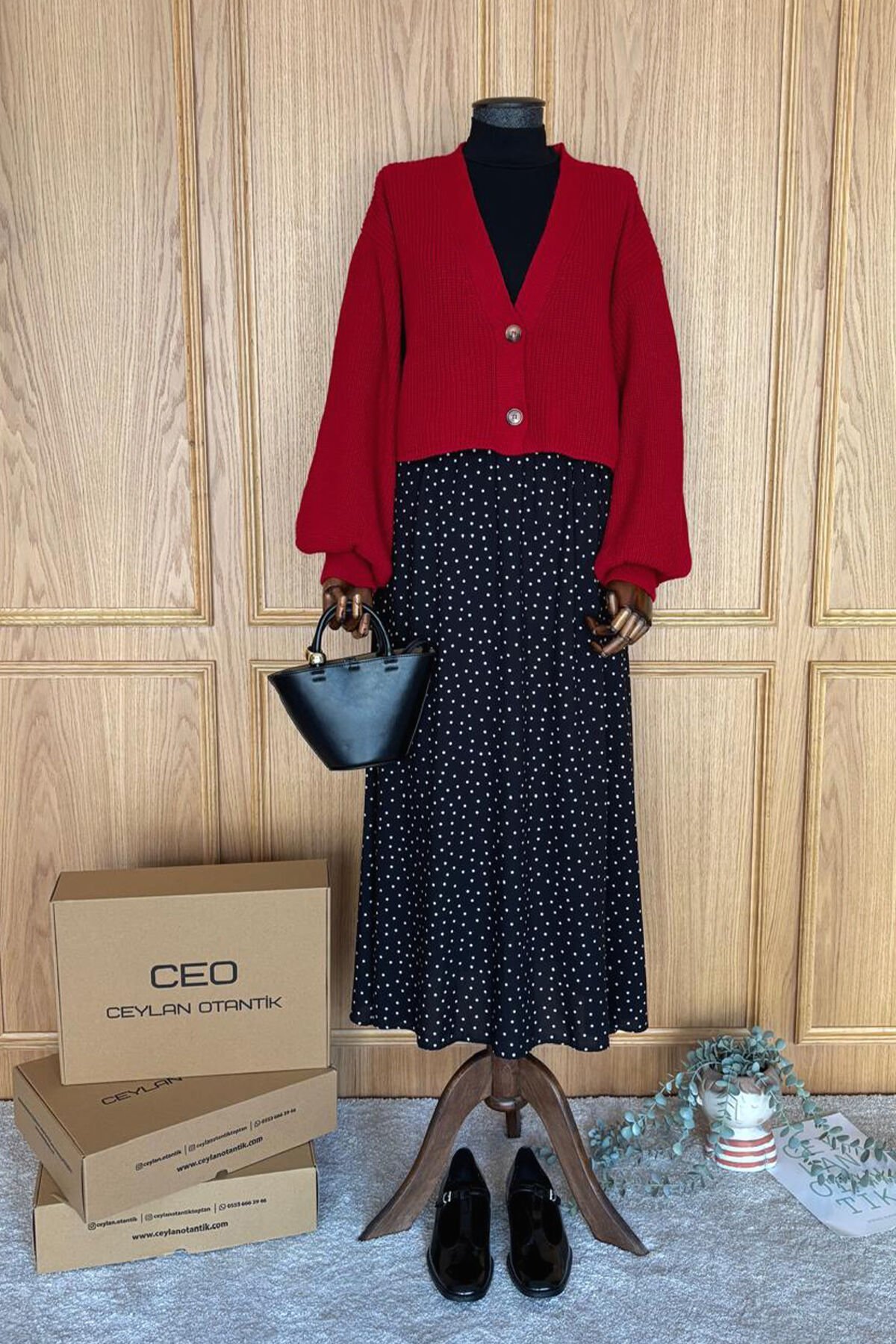 Kırmızı Balon Kol Triko Hırka & Siyah Viskon Puantiye Detaylı Etek Takım