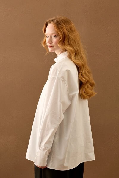 Beyaz Ön Yırtmaçlı Gömlek