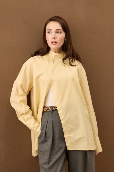 Tereyağ Sarısı Ön Yırtmaçlı Gömlek