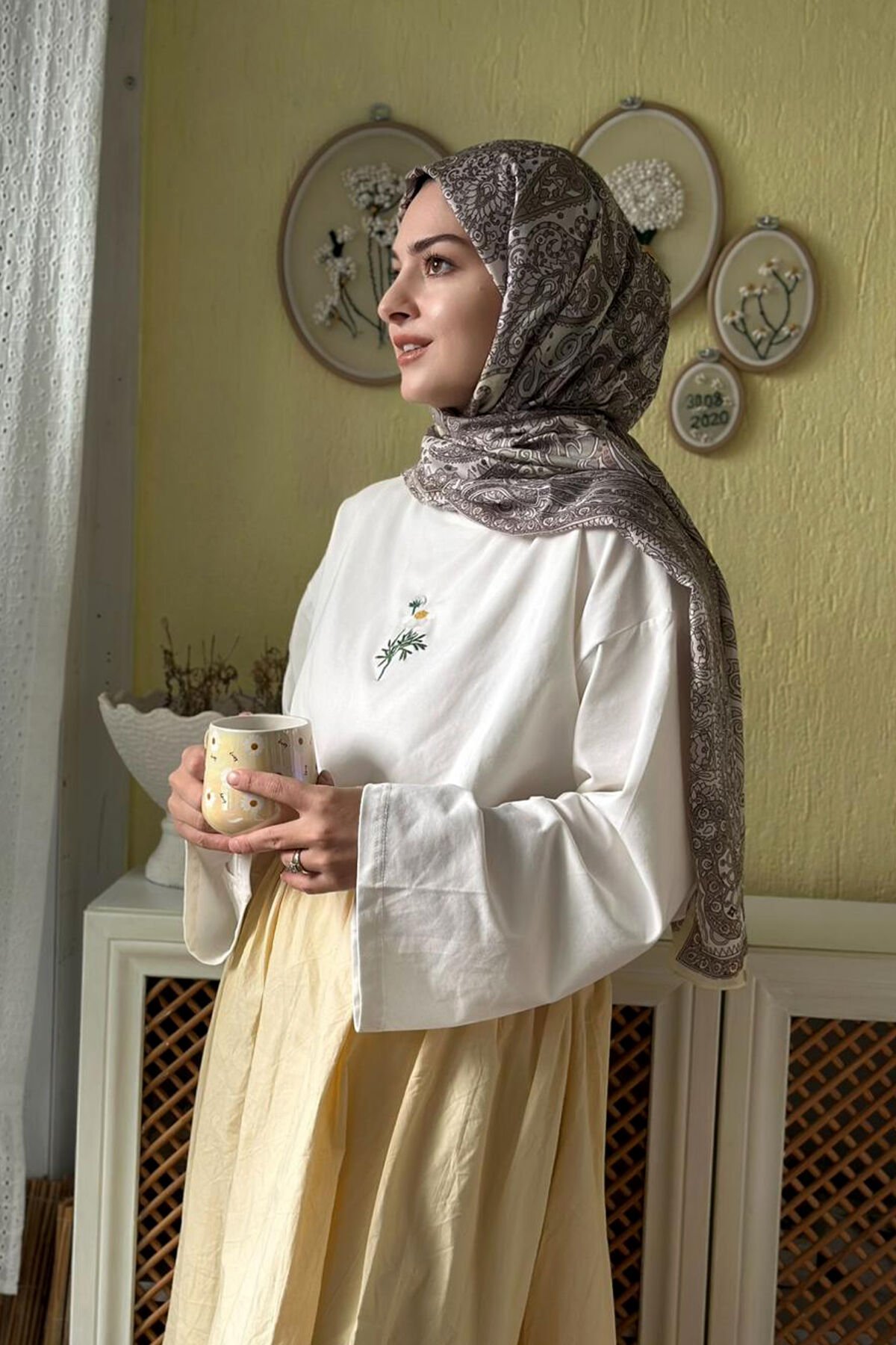 Ekru Nakışlı Body