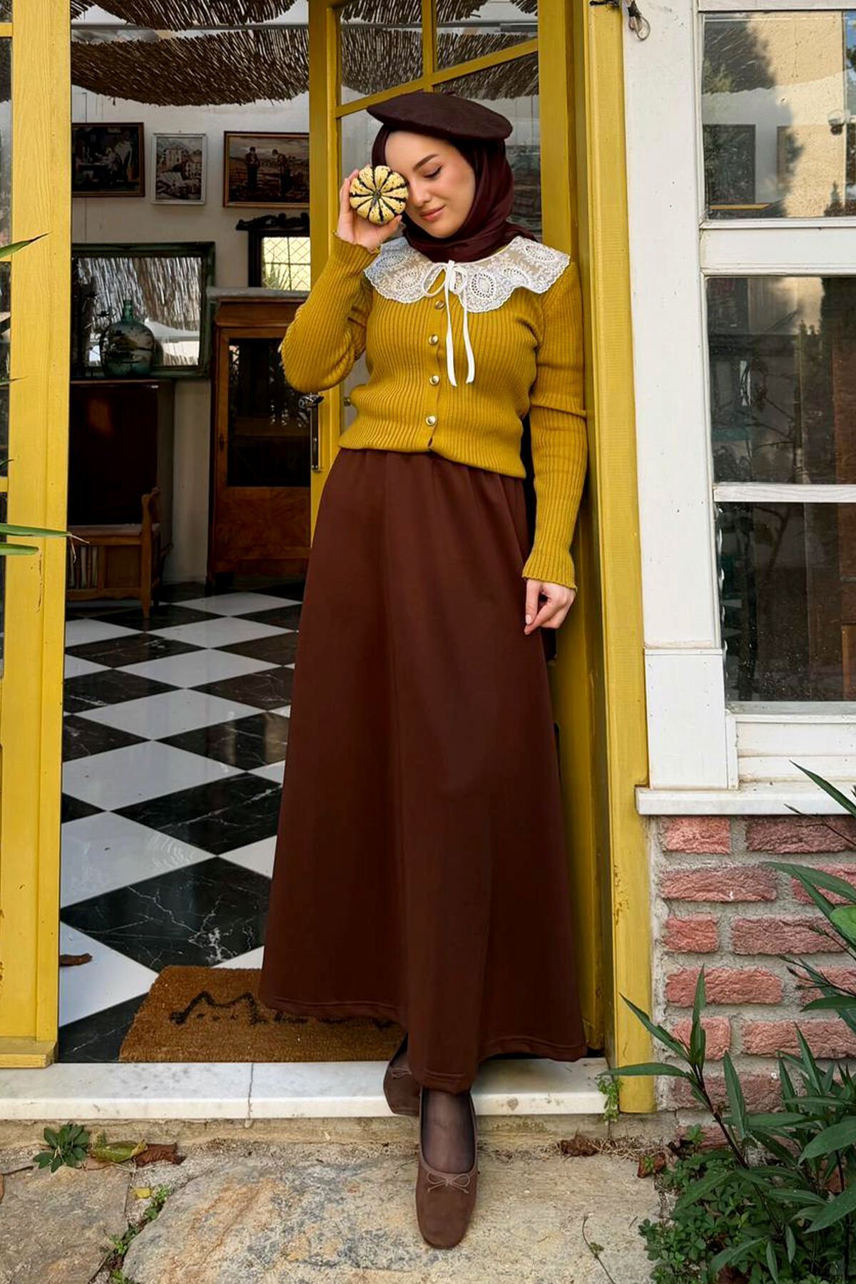 Yağ Yeşili Beyaz Yakalı Triko Hırka & Acı Kahve Scuba Etek Takım