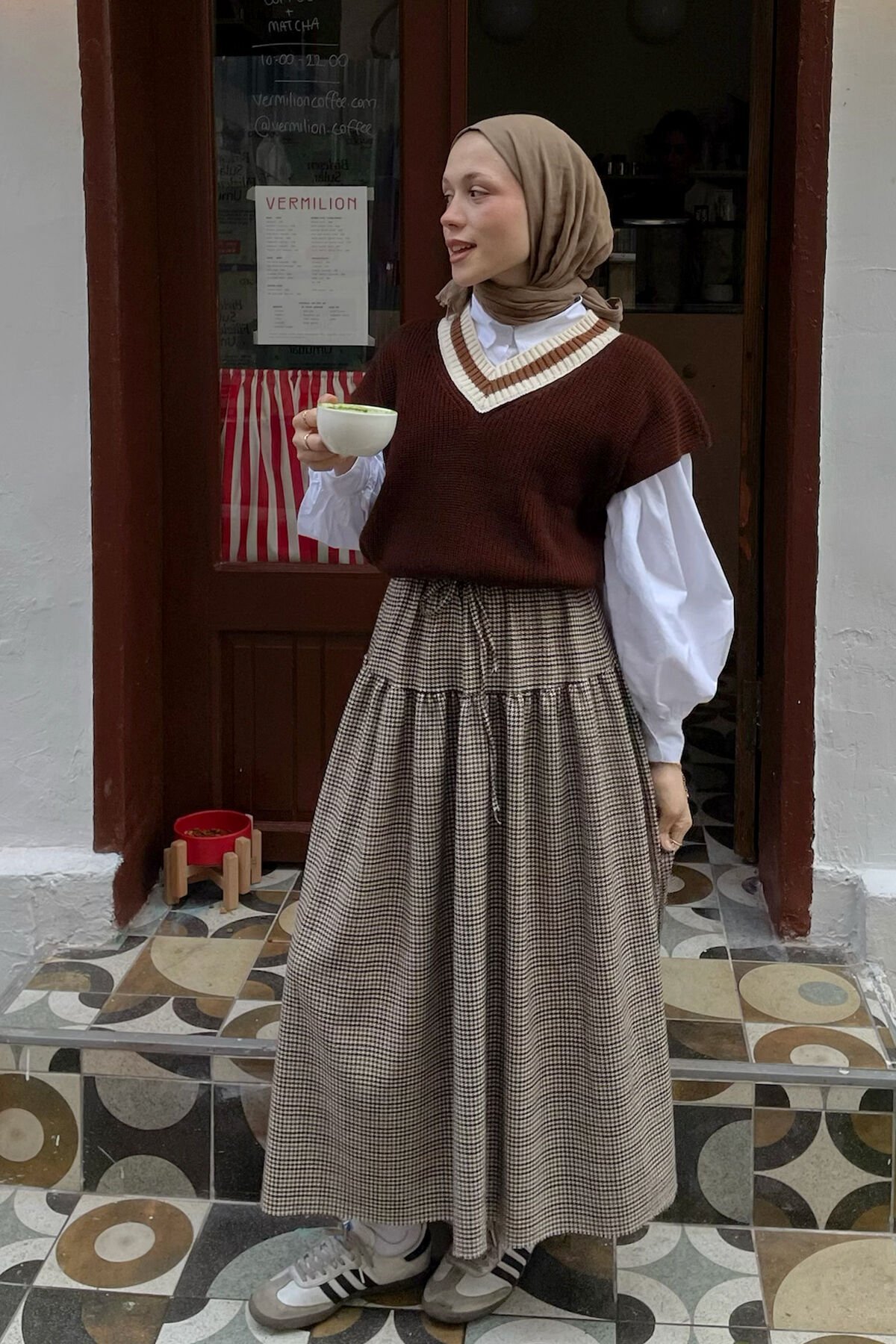 Acı Kahve V Yaka Süveter & Kaz Ayağı Desen Etek Takım