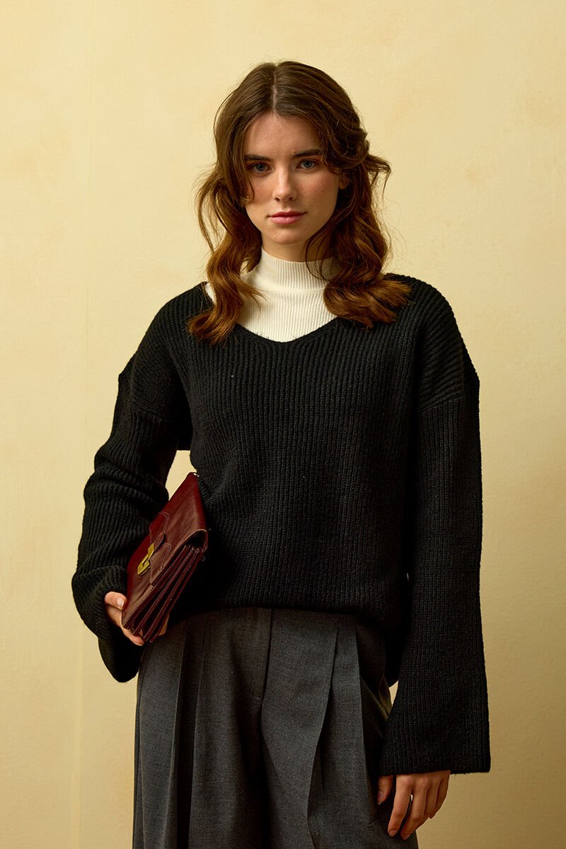 Siyah V Yaka Triko Kazak