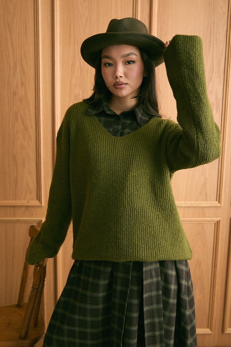 Zeytin Yeşili V Yaka Triko Kazak