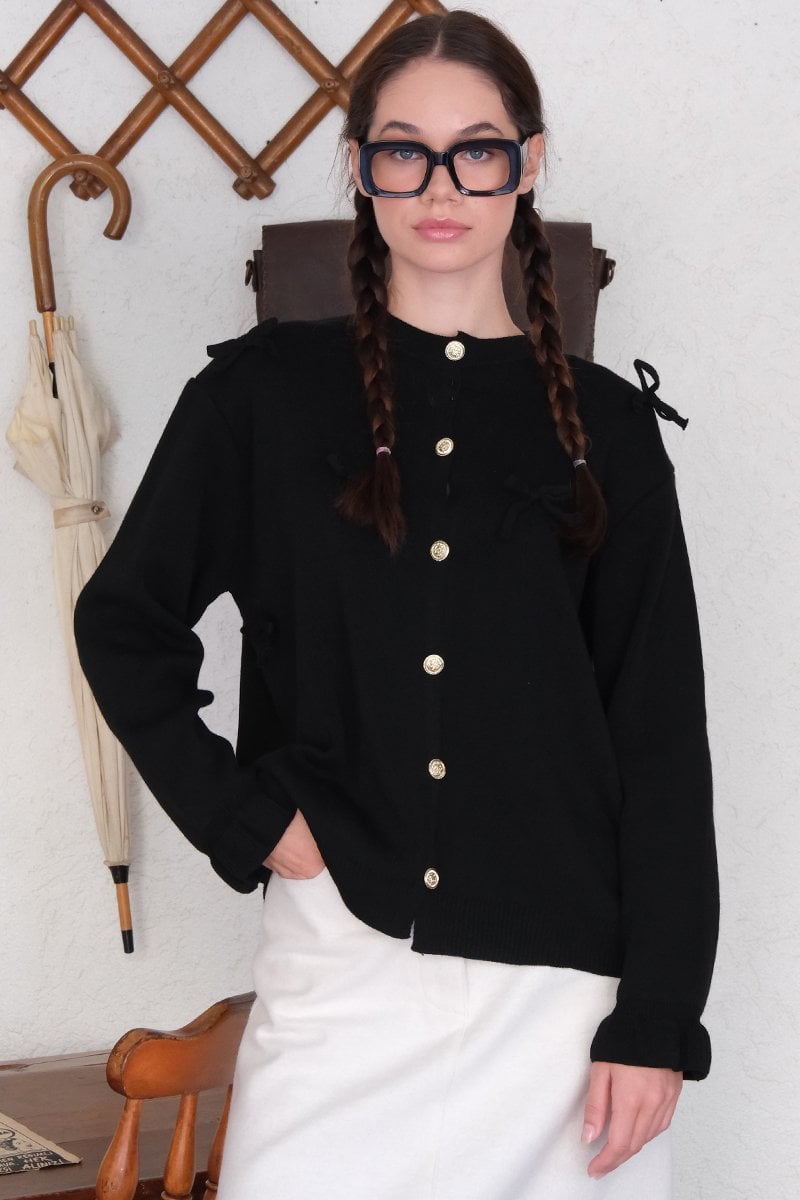 Siyah Fiyonklu Hırka