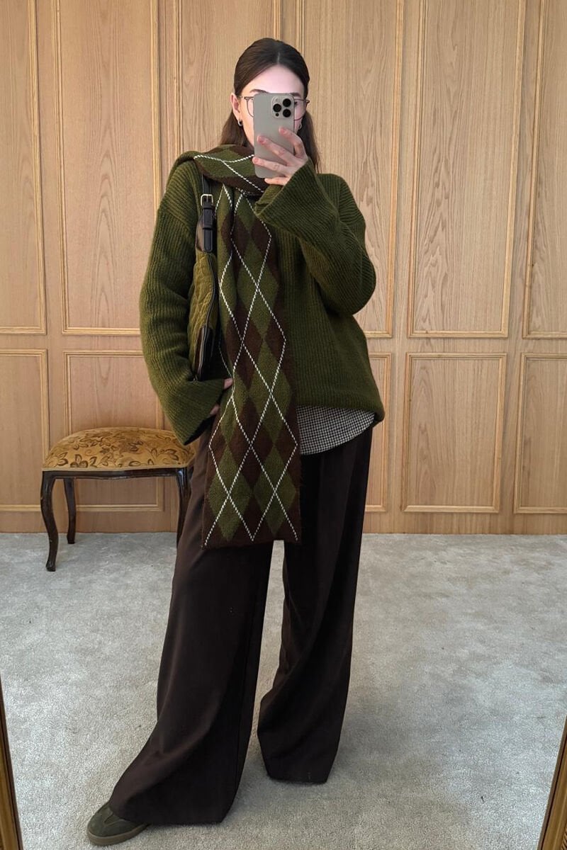 Zeytin Yeşili V Yaka Triko Kazak & Acı Kahve Pile Detay Palazzo Pantolon Takım