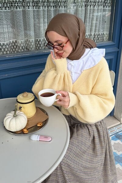 Tereyağ Sarısı Balon Kol Triko Hırka & Kaz Ayağı Desen Etek Takım