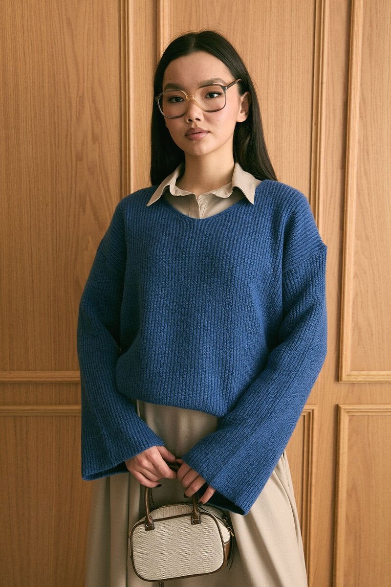 Mavi V Yaka Triko Kazak