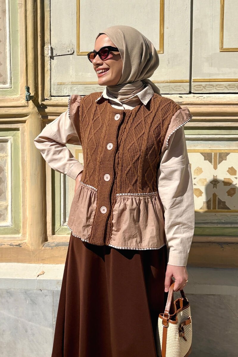 Sütlü Kahve Fırfırlı Triko Yelek