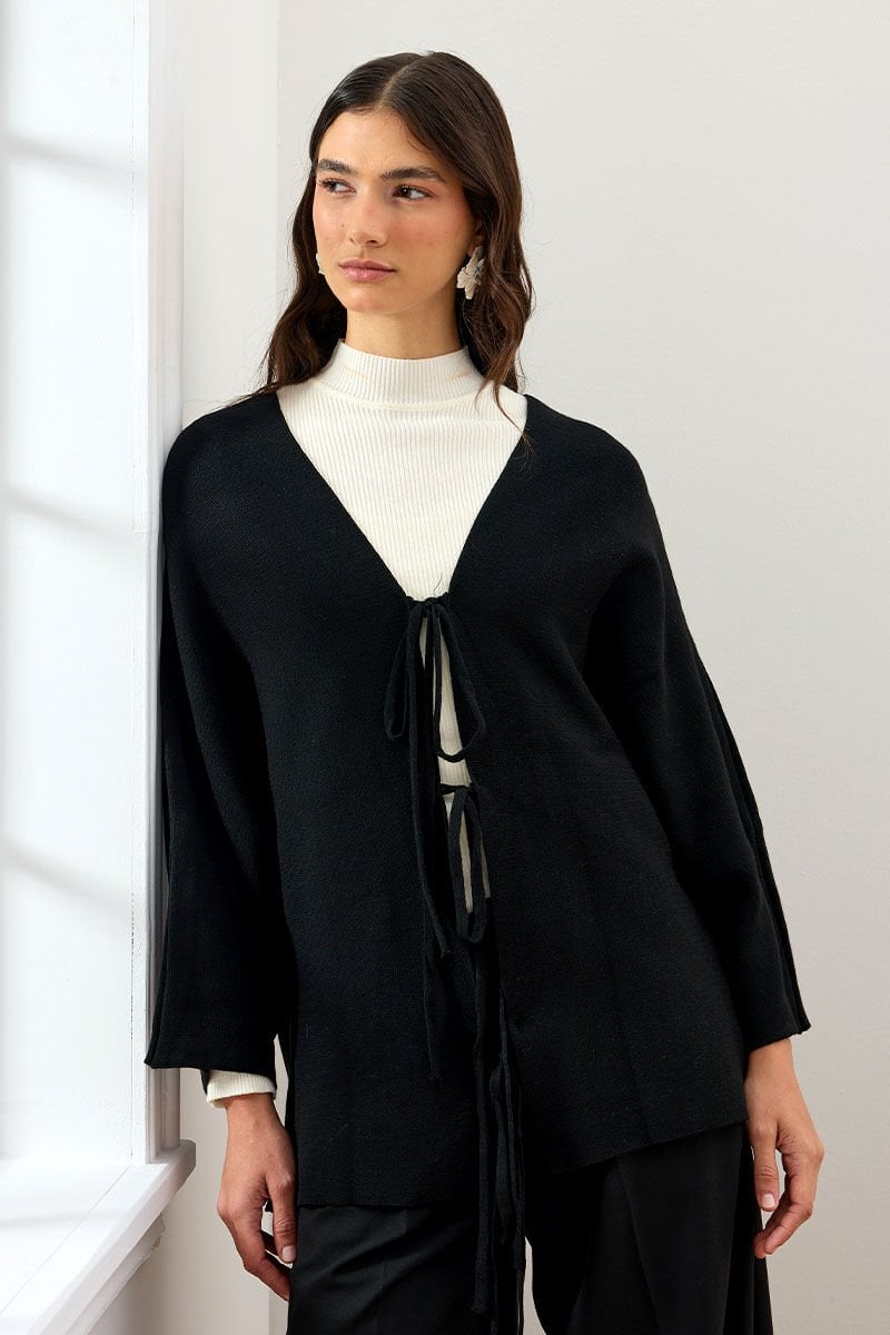 Siyah 3 Fiyonklu Triko Ceket