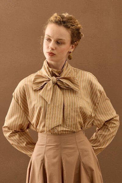 Karamel Çizgili Fularlı Gömlek