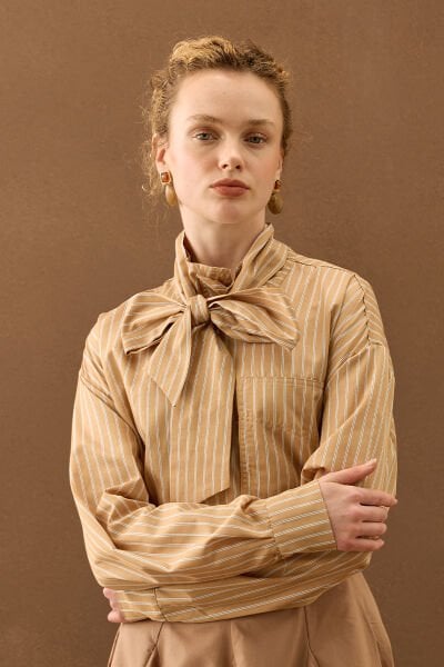 Karamel Çizgili Fularlı Gömlek