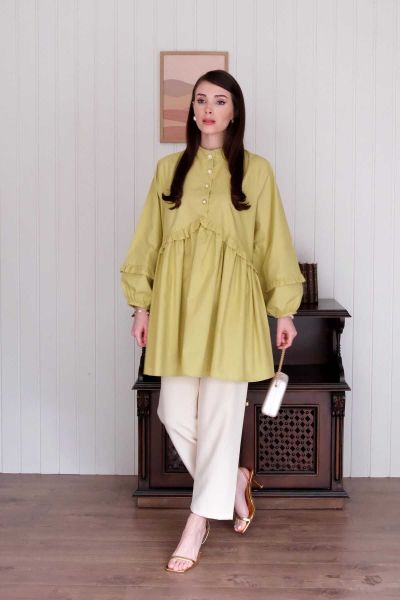 Soft Yeşil İnci Detaylı Robalı Tunik & Krem Boru Paça Pantolon Takım