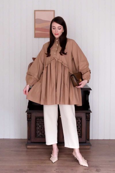 Karamel İnci Detaylı Robalı Tunik & Krem Boru Paça Pantolon Takım