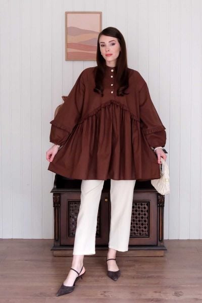 Acı Kahve İnci Detaylı Robalı Tunik & Krem Boru Paça Pantolon Takım