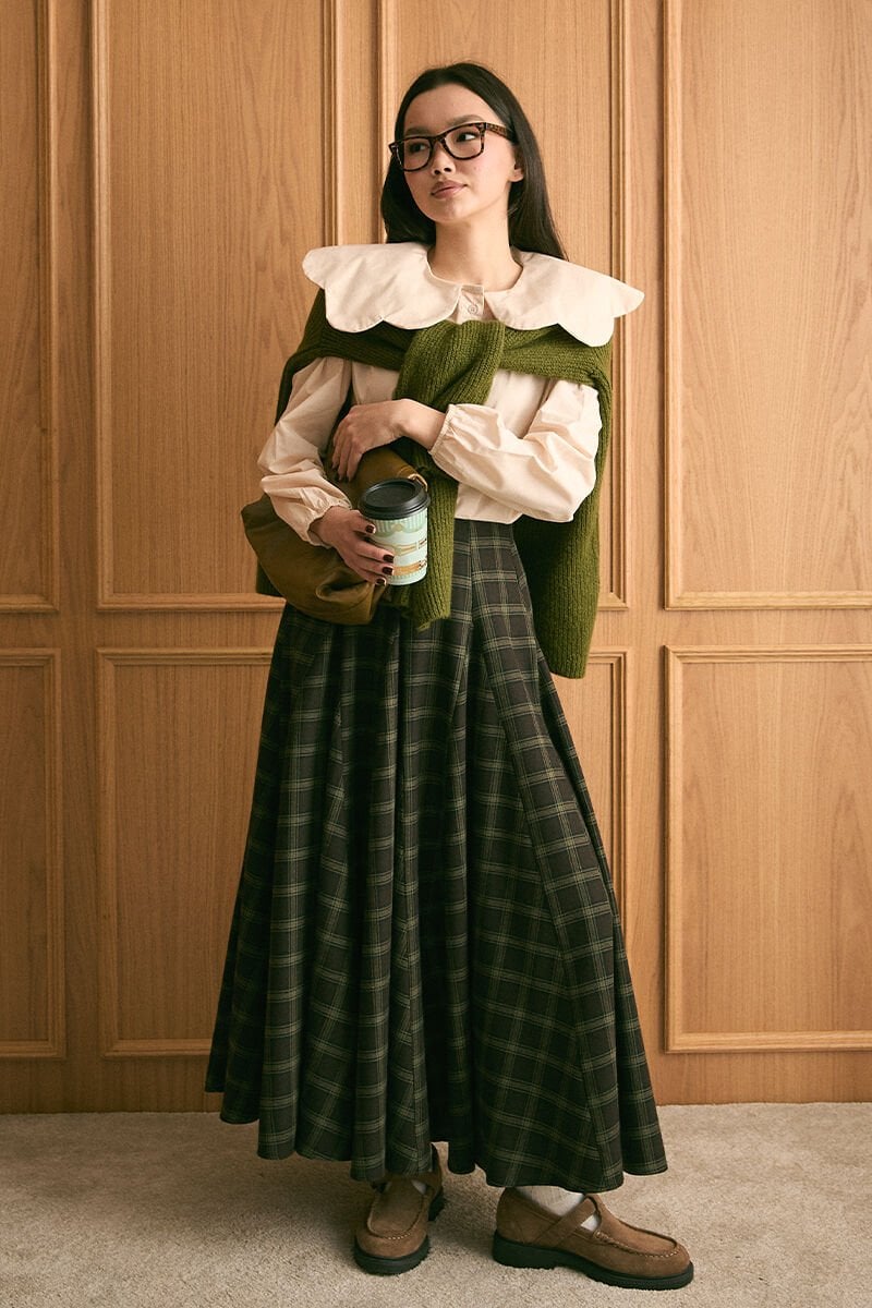 Krem Papatya Yaka Crop Gömlek & Acı Kahve Ekose Parçalı Etek Takım