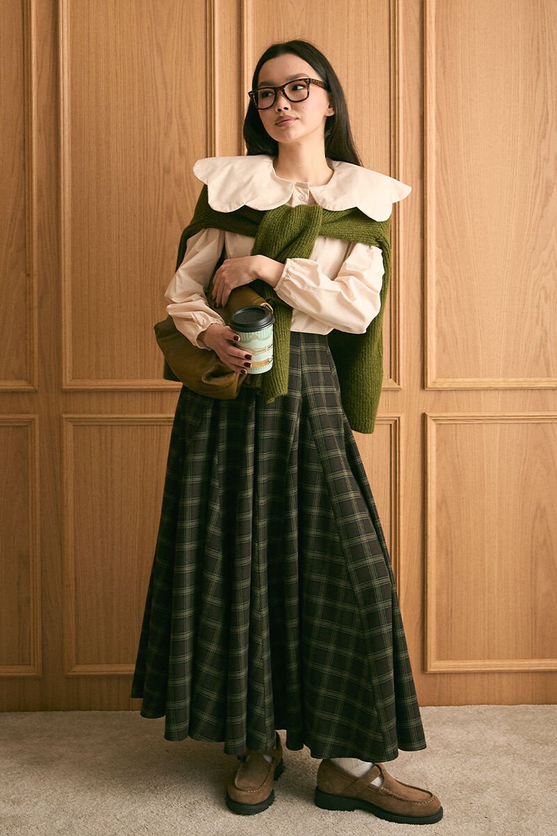 Krem Papatya Yaka Crop Gömlek & Acı Kahve Ekose Parçalı Etek Takım