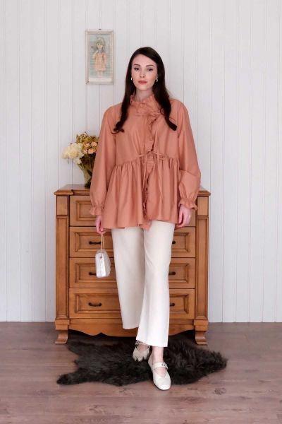 Somon Fırfırlı Bağlamalı Tunik & Krem Boru Paça Pantolon Takım