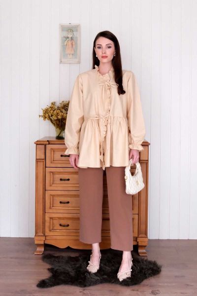 Krem Fırfırlı Bağlamalı Tunik & Acı Kahve Boru Paça Pantolon Takım
