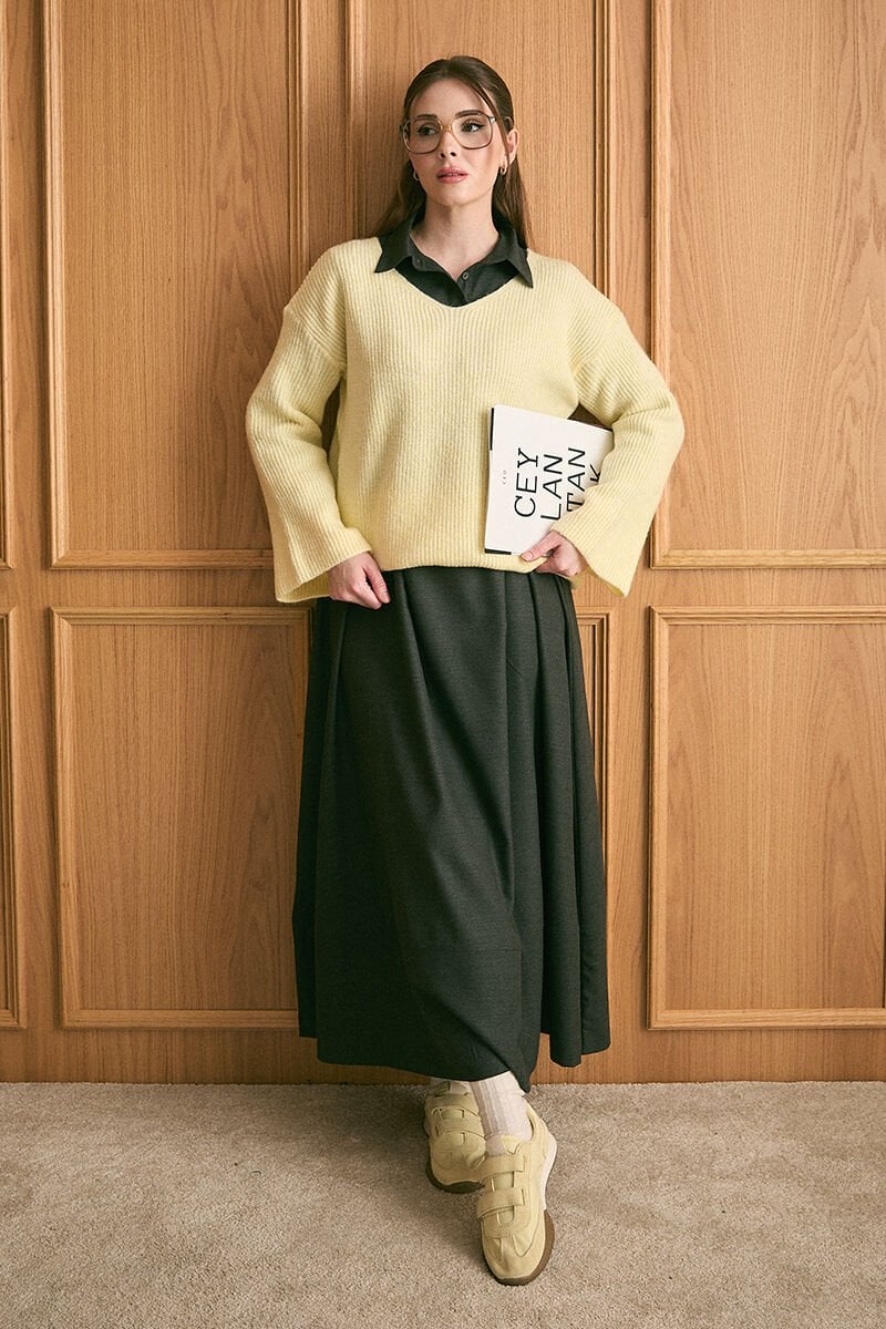 Tereyağ Sarısı V Yaka Triko Kazak & Antrasit Vintage Elbise Takım