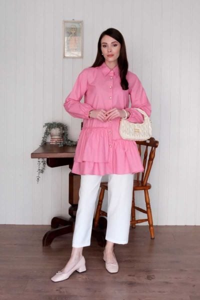 Pembe Asimetrik Gömlek & Beyaz Boru Paça Pantolon Takım