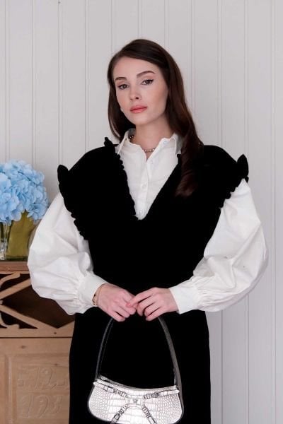 Siyah Triko Fırfır Yaka jile