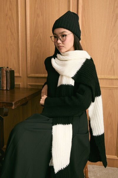 Siyah Triko İki Renk Atkı