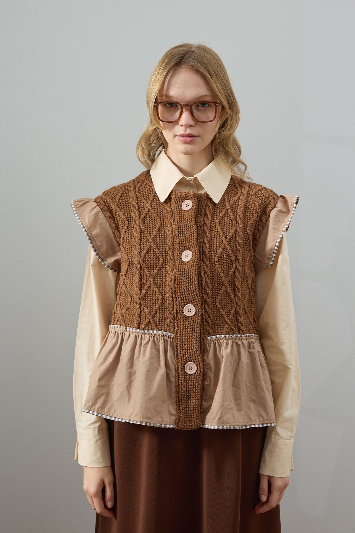 Sütlü Kahve Fırfırlı Triko Yelek