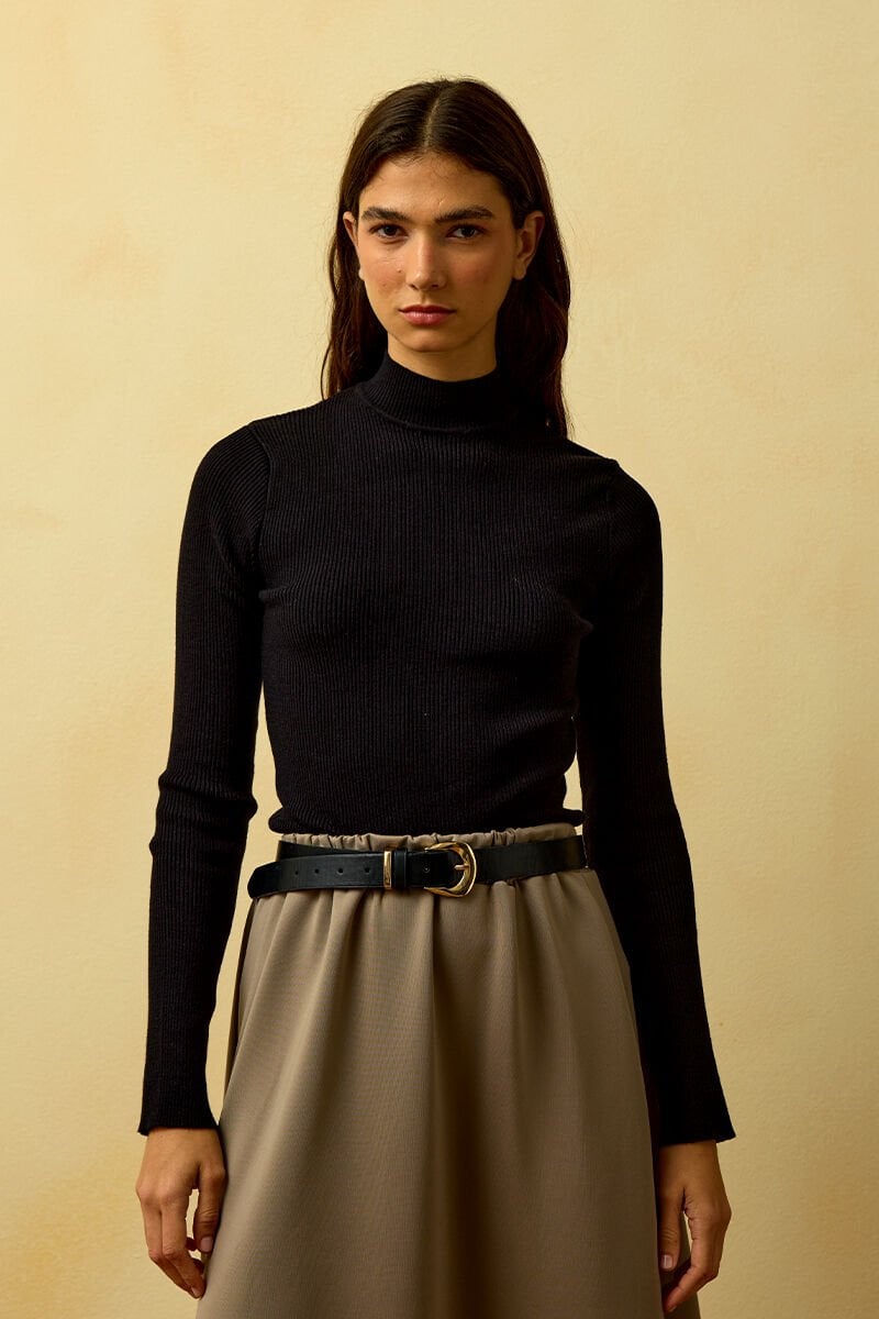 Siyah Yarım Boğazlı Triko Body