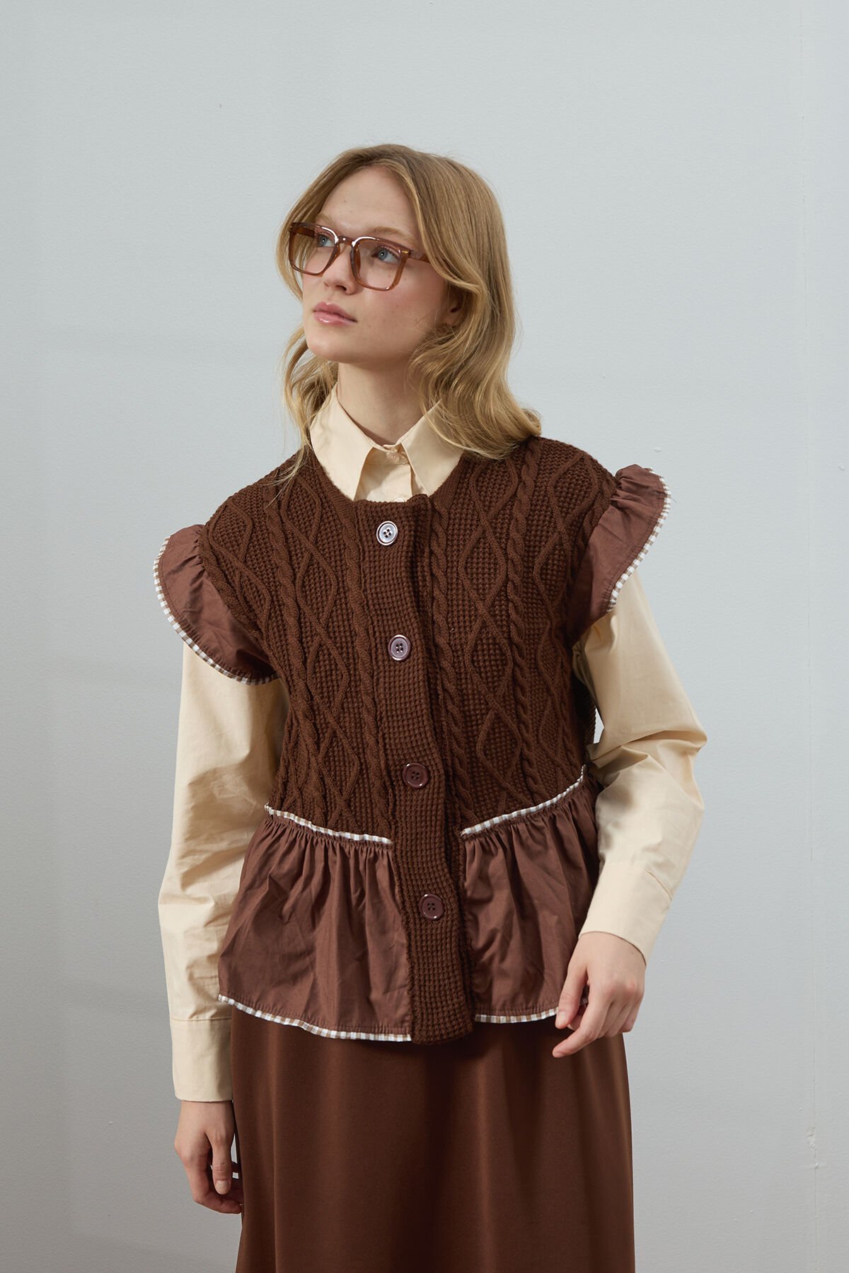 Acı Kahve Fırfırlı Triko Yelek