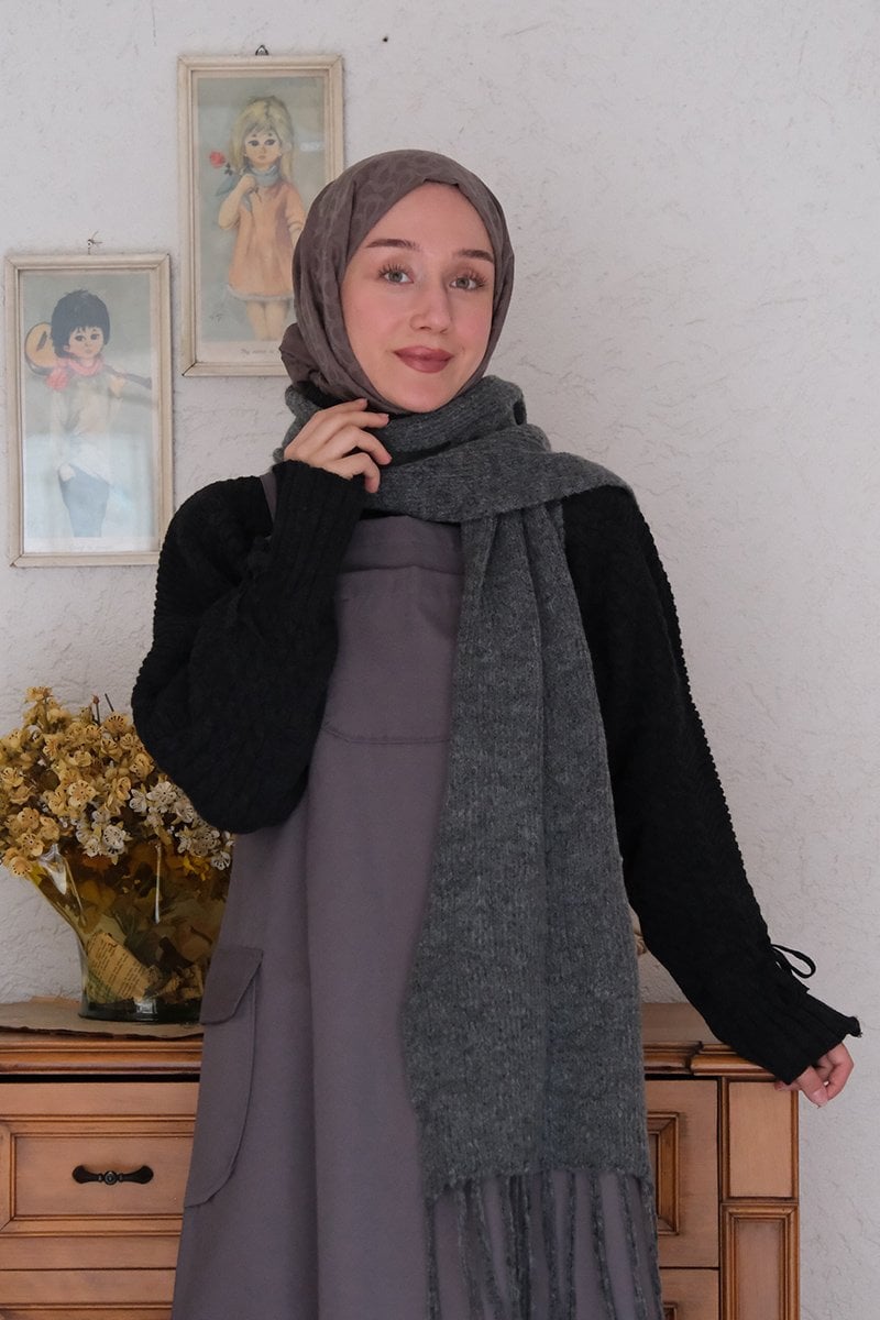 Gri Uzun Örgü Atkı
