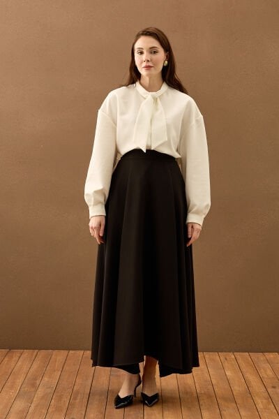 Ekru Yakası Fiyonklu Krep Gömlek & Siyah Krep İki Pileli Etek Takım