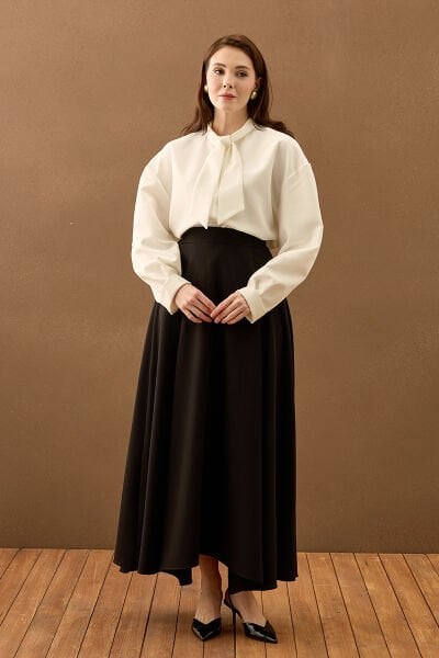 Ekru Yakası Fiyonklu Krep Gömlek & Siyah Krep Kloş Etek Takım