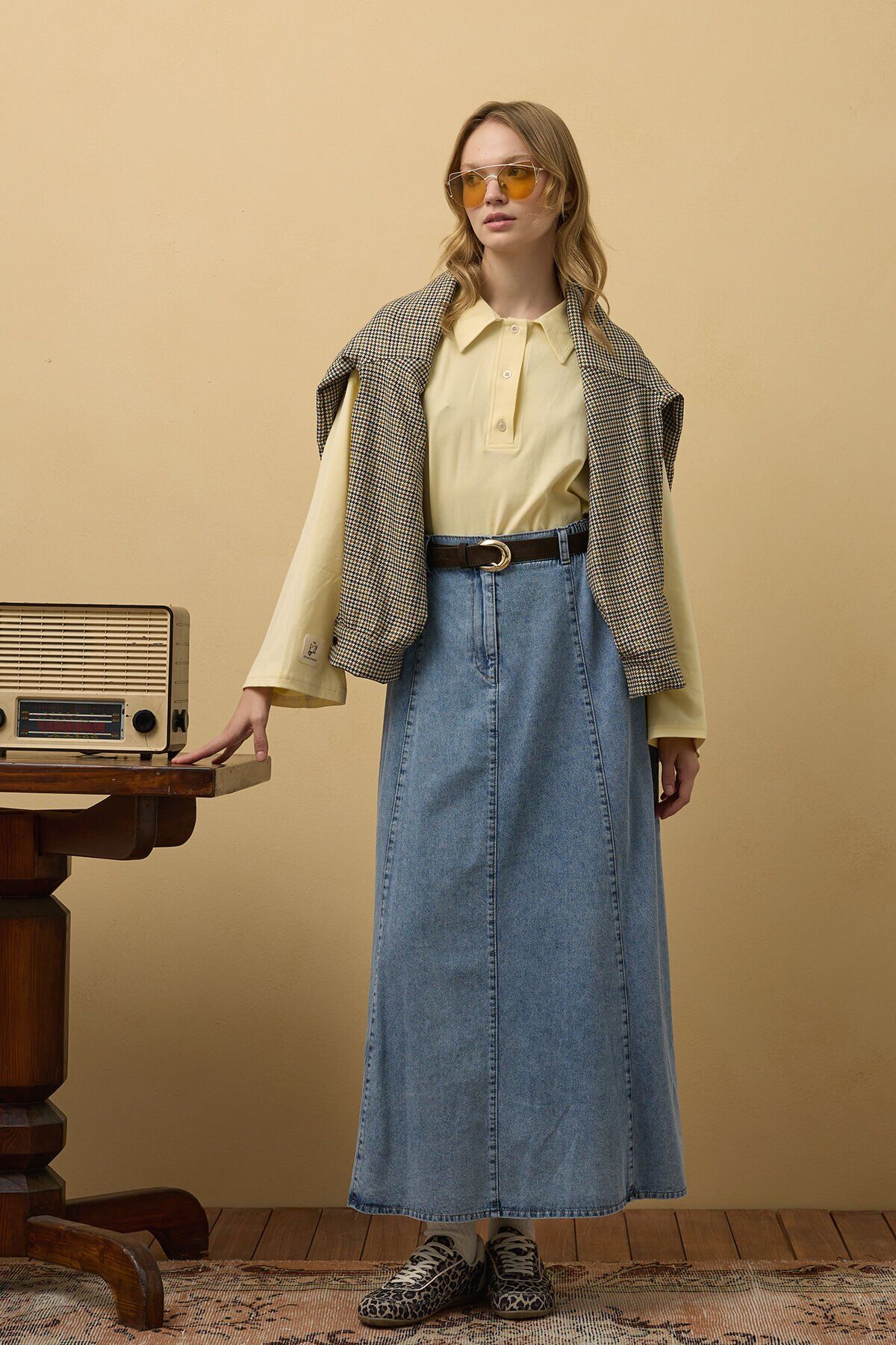 Tereyağ Sarısı Süprem Polo Yaka Body & Buz Mavisi Kot Kloş Etek Takım