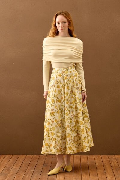 Krem Oysho Büzgü Detaylı Bluz & Sarı Çiçek Desenli Parçalı Etek Takım