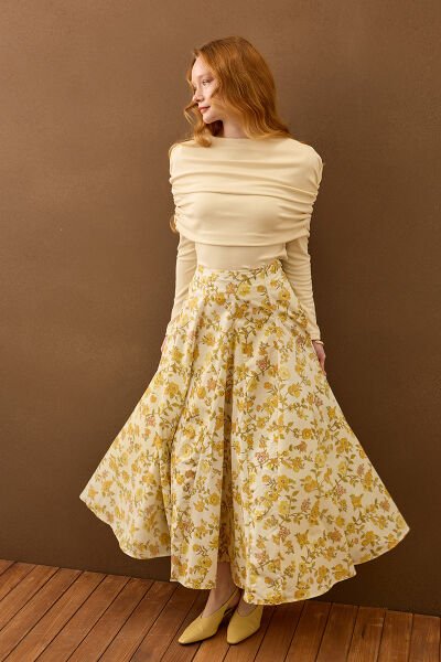 Krem Oysho Büzgü Detaylı Bluz & Sarı Çiçek Desenli Parçalı Etek Takım