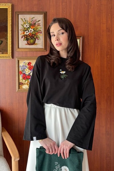 Siyah Nakışlı Body