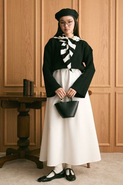 Siyah V Yaka Triko Kazak & Ekru Scuba Etek Takım