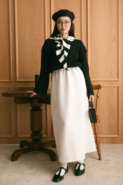 Siyah V Yaka Triko Kazak & Ekru Scuba Etek Takım