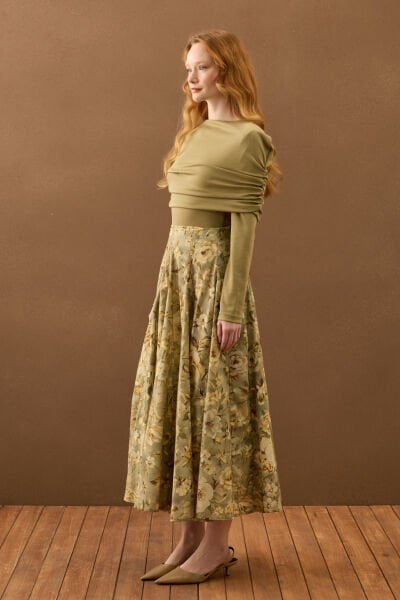 Çağla Oysho Büzgü Detaylı Bluz & Haki Gül Desenli Parçalı Etek Takım