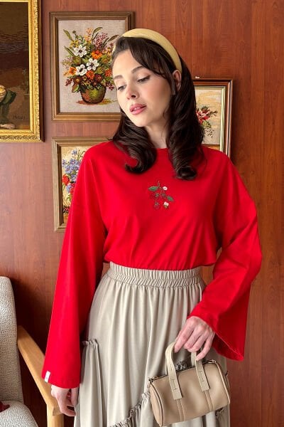 Kırmızı Nakışlı Body