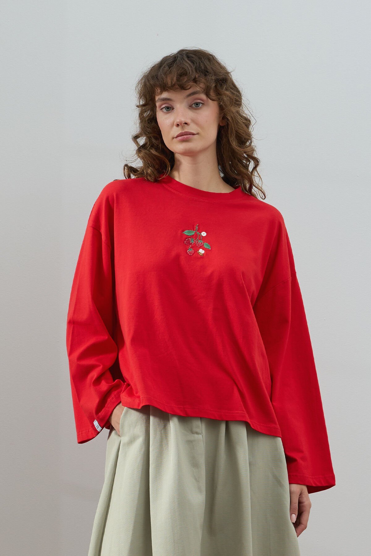 Kırmızı Nakışlı Body