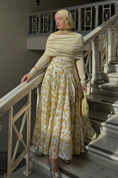 Krem Oysho Büzgü Detaylı Bluz & Sarı Çiçek Desenli Parçalı Etek Takım